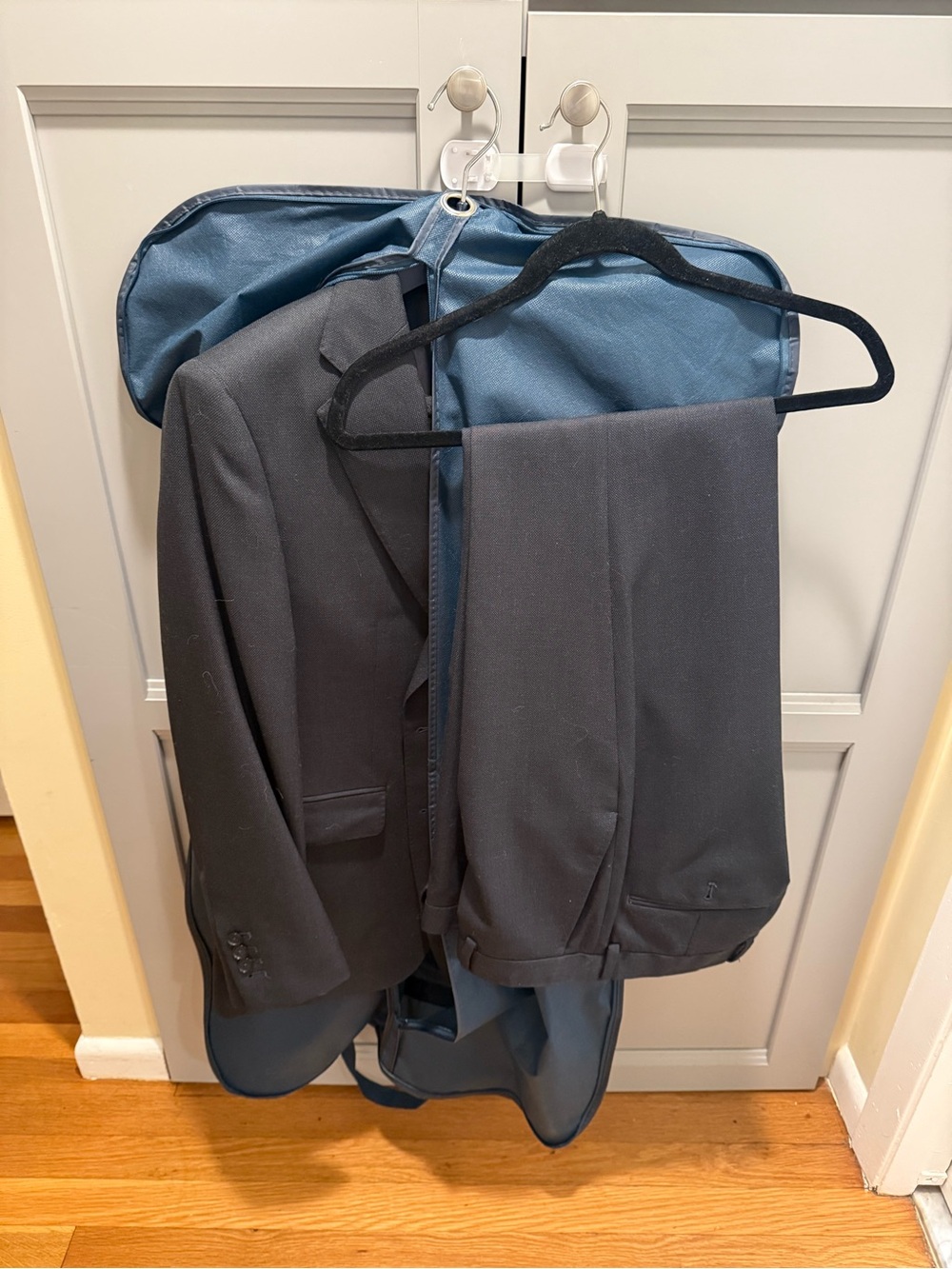 Charles Tyrwhitt Men's Dark Charcoal Suit with Pants (34x32)